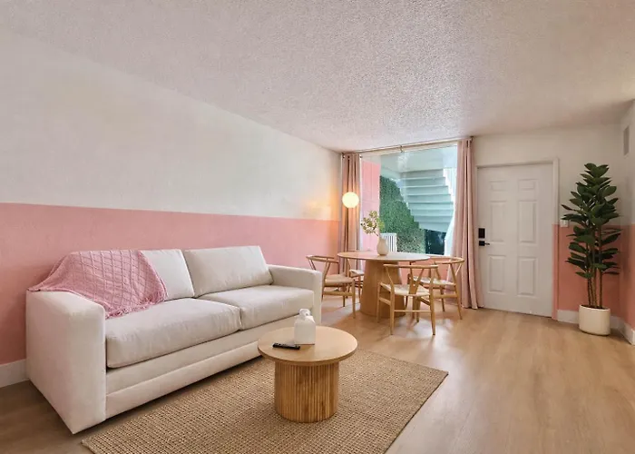 Hotel Abode House 4*
